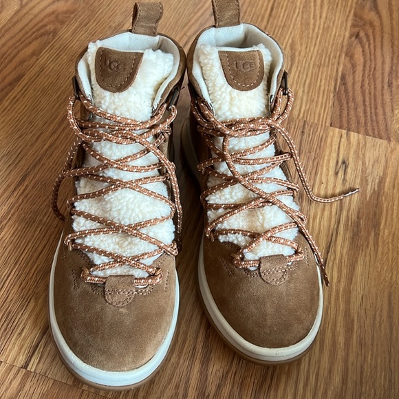 UGG PLUSH boots - Picture 4 of 8